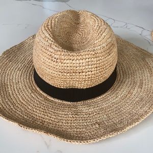 Floppy rafia straw hat